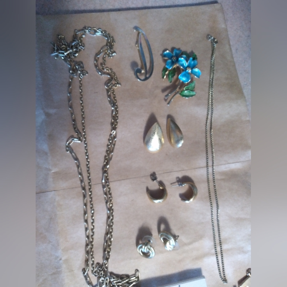 Vintage Costume Jewelry Bundle - Picture 4 of 8